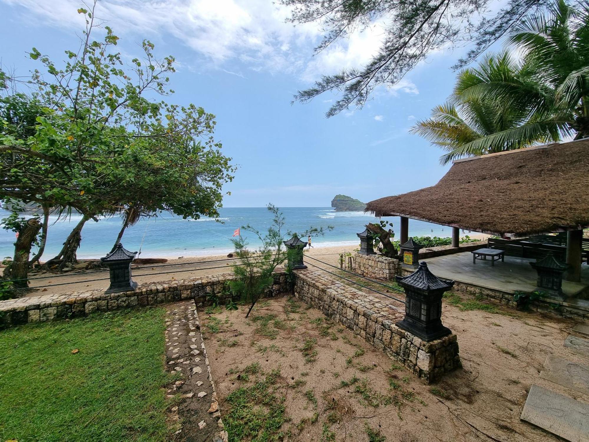 Istana Ombak Eco Resort Пачитан Экстерьер фото