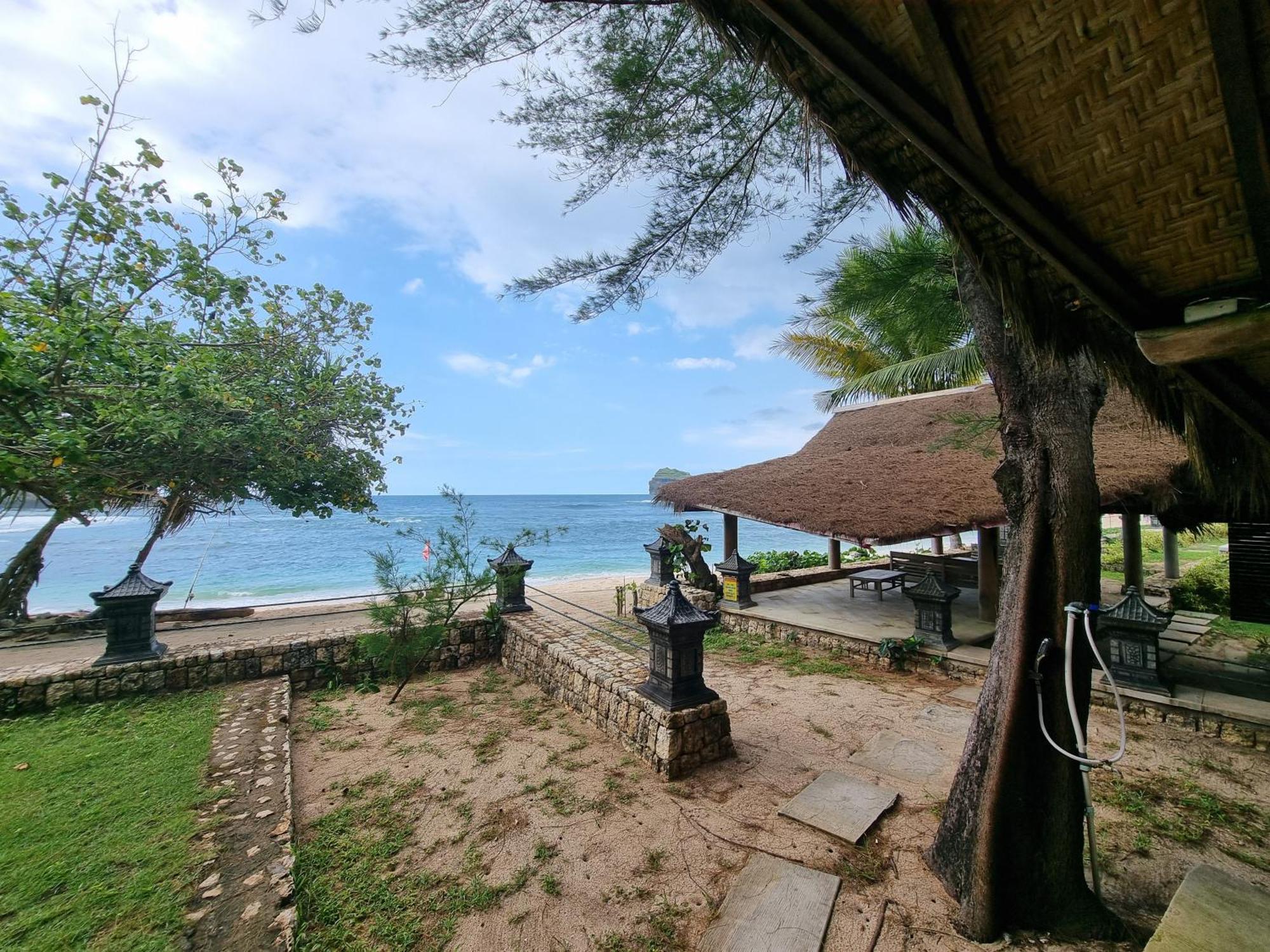Istana Ombak Eco Resort Пачитан Экстерьер фото