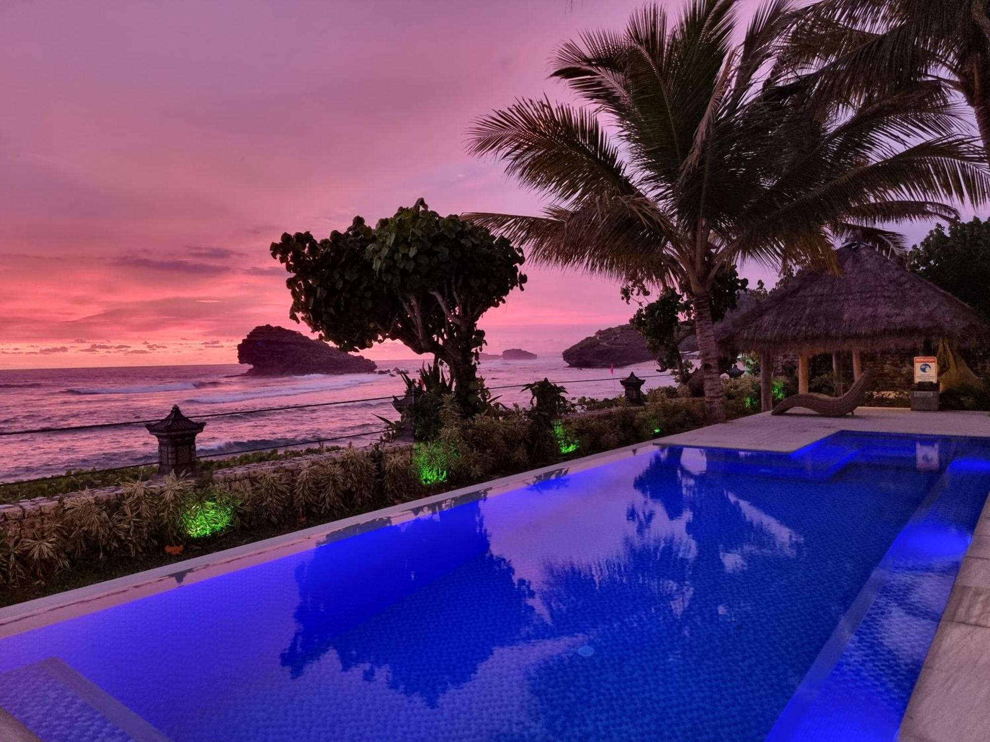 Istana Ombak Eco Resort Пачитан Экстерьер фото