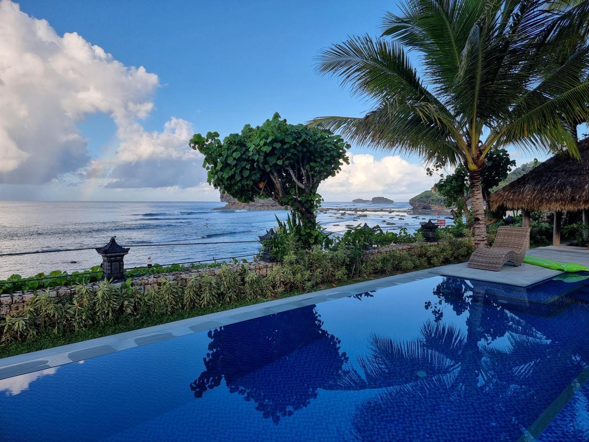 Istana Ombak Eco Resort Пачитан Экстерьер фото