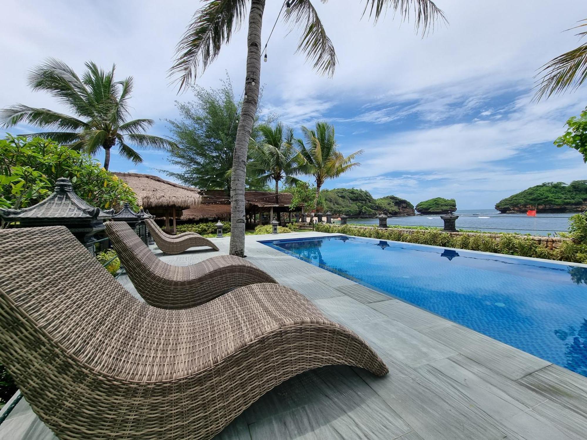 Istana Ombak Eco Resort Пачитан Экстерьер фото