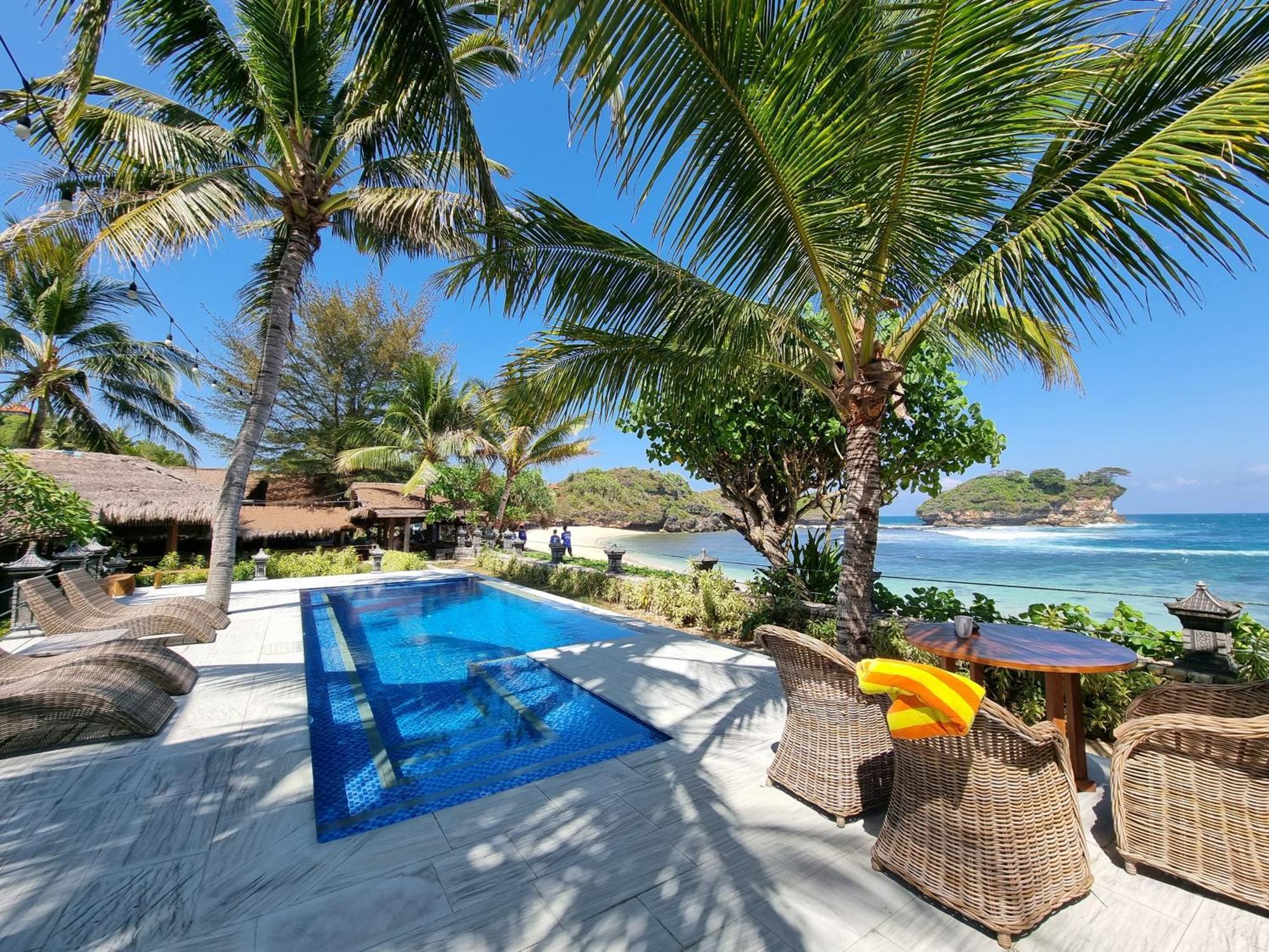 Istana Ombak Eco Resort Пачитан Экстерьер фото