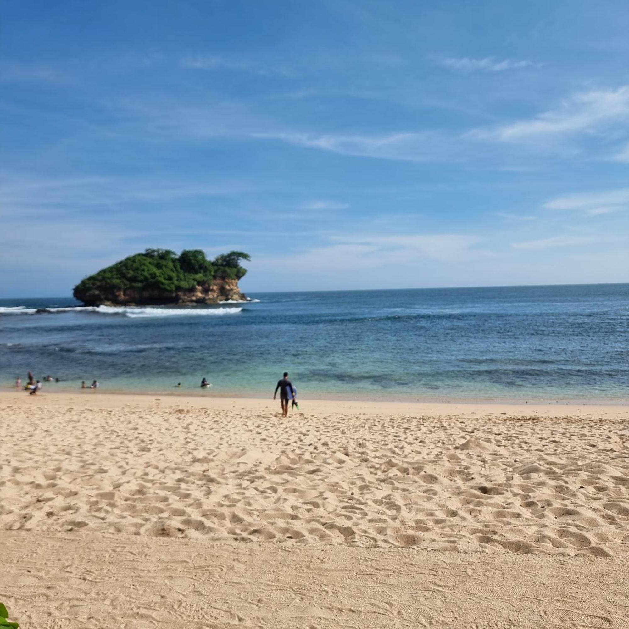 Istana Ombak Eco Resort Пачитан Экстерьер фото