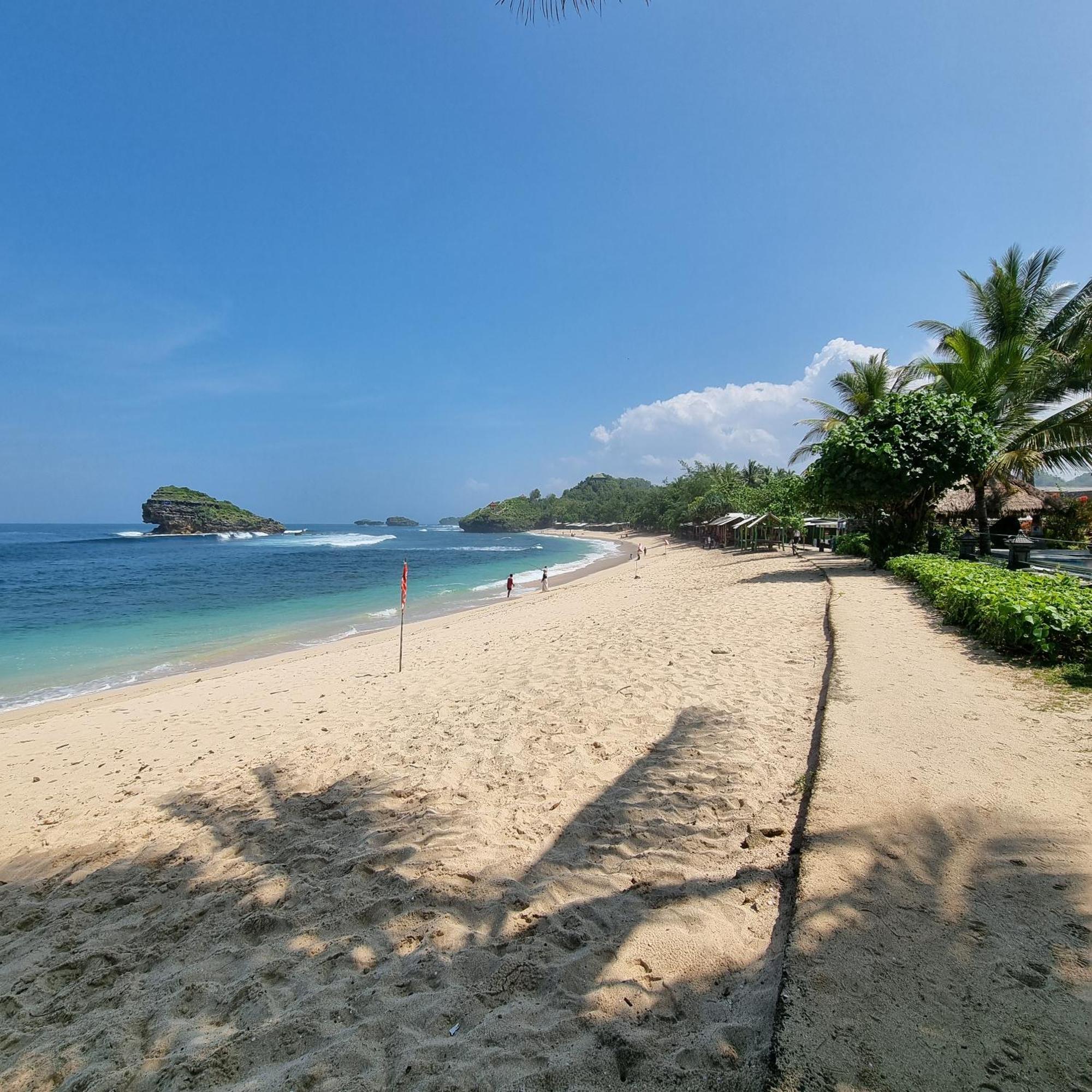 Istana Ombak Eco Resort Пачитан Экстерьер фото