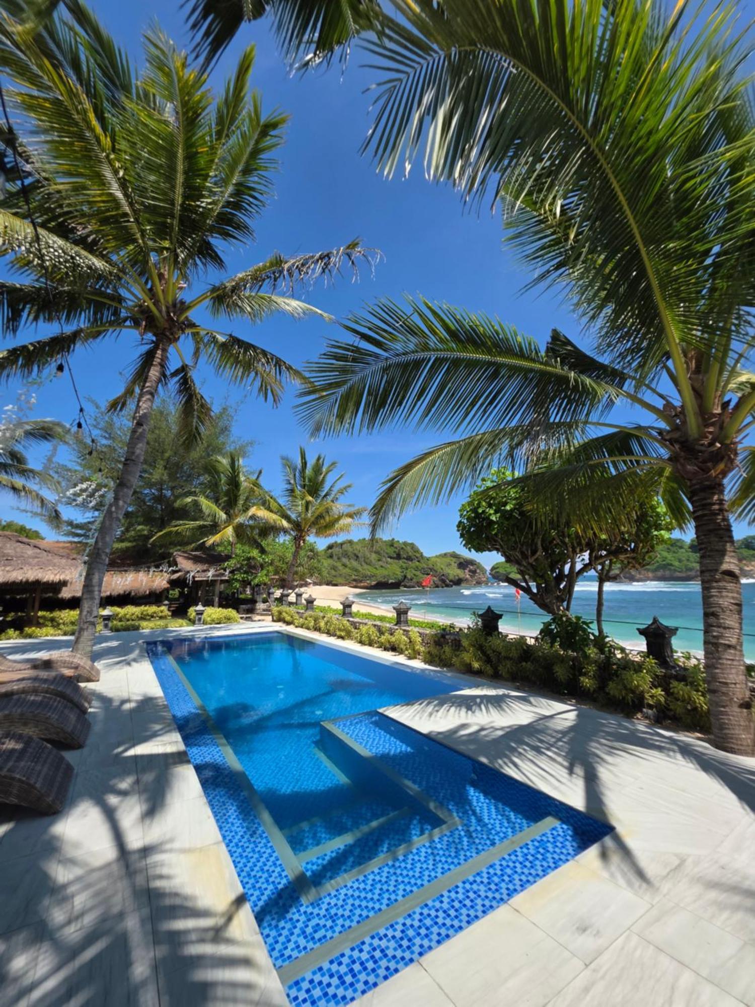 Istana Ombak Eco Resort Пачитан Экстерьер фото